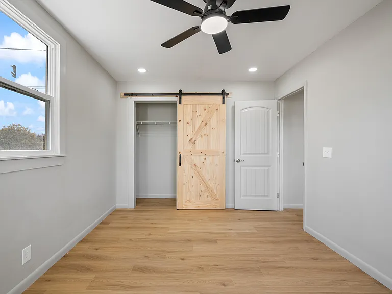 609 McPherson Ct S — Photo 16