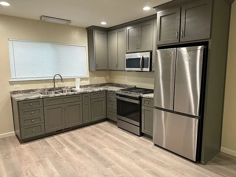 435 Barretta St — Photo 4