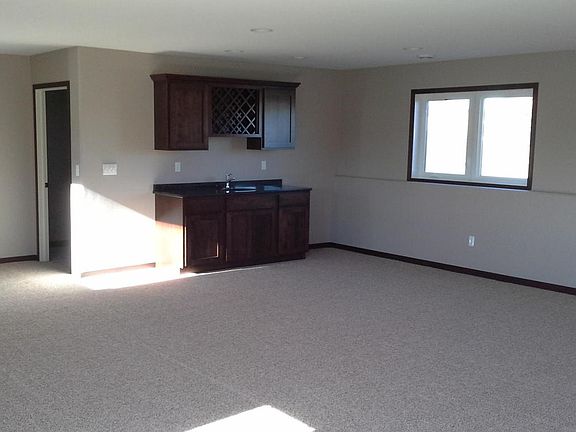 5th image of 900 Lindsey Ln