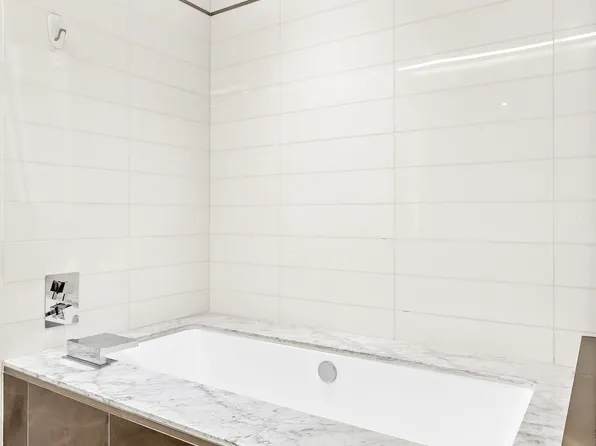 400 Park Avenue South image 13 of 15