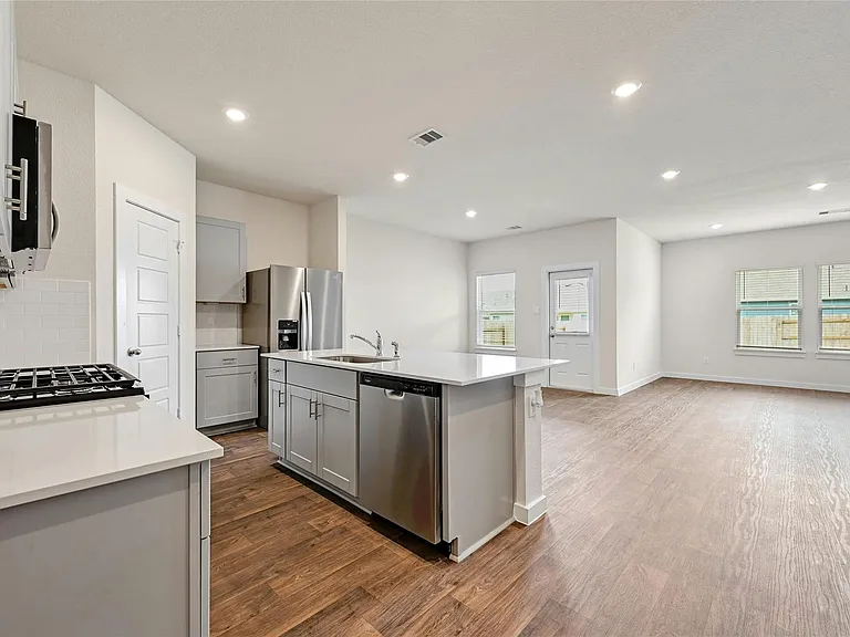 313 Merriman Rd — Photo 5