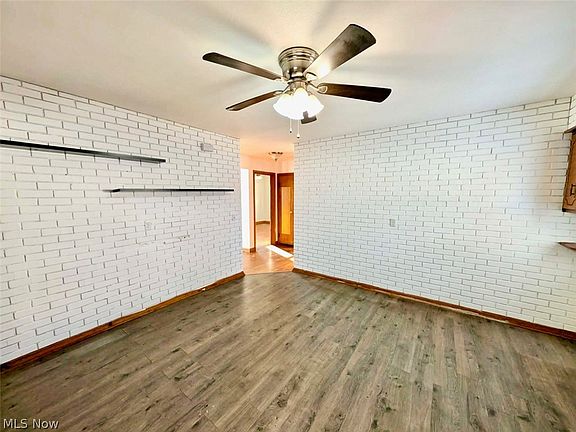 3rd image of 819 32nd St