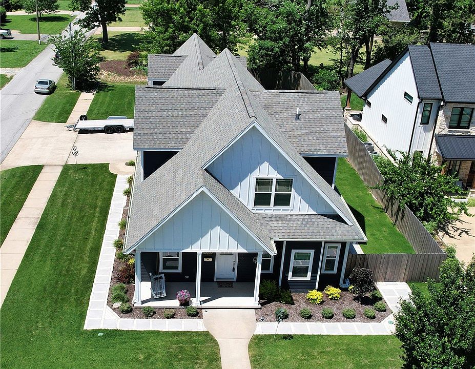 1st image of 616 NW 2nd St