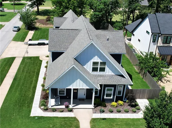 616 NW 2nd St, Bentonville, AR 72712