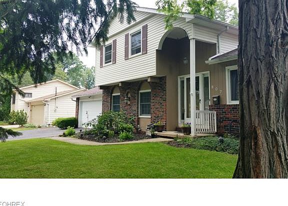 2nd image of 807 Valley Dr