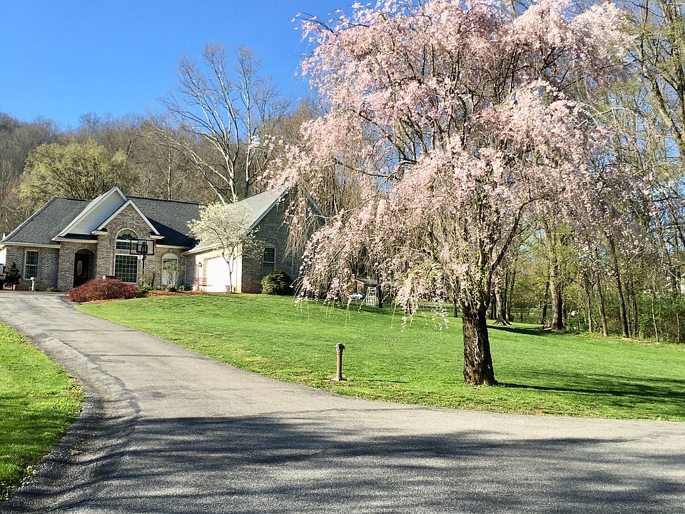 Driveway w/turnaround