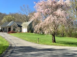 25851 Daniel Boone Pkwy, Racine, WV 25165