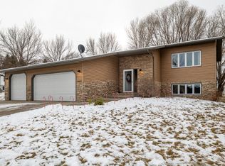 1401 Canyon Dr, Bismarck, ND 58503
