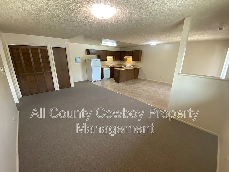 3 bed, 2.0 bath, $1,350 — Photo 4