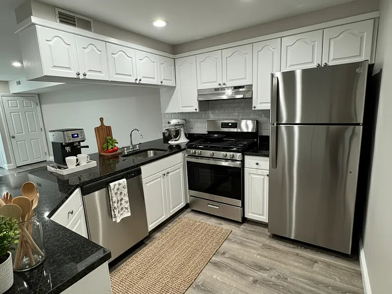 Pondsview Apartments — Photo 42