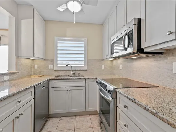490 Broad AVE S #H490, NAPLES, FL 34102