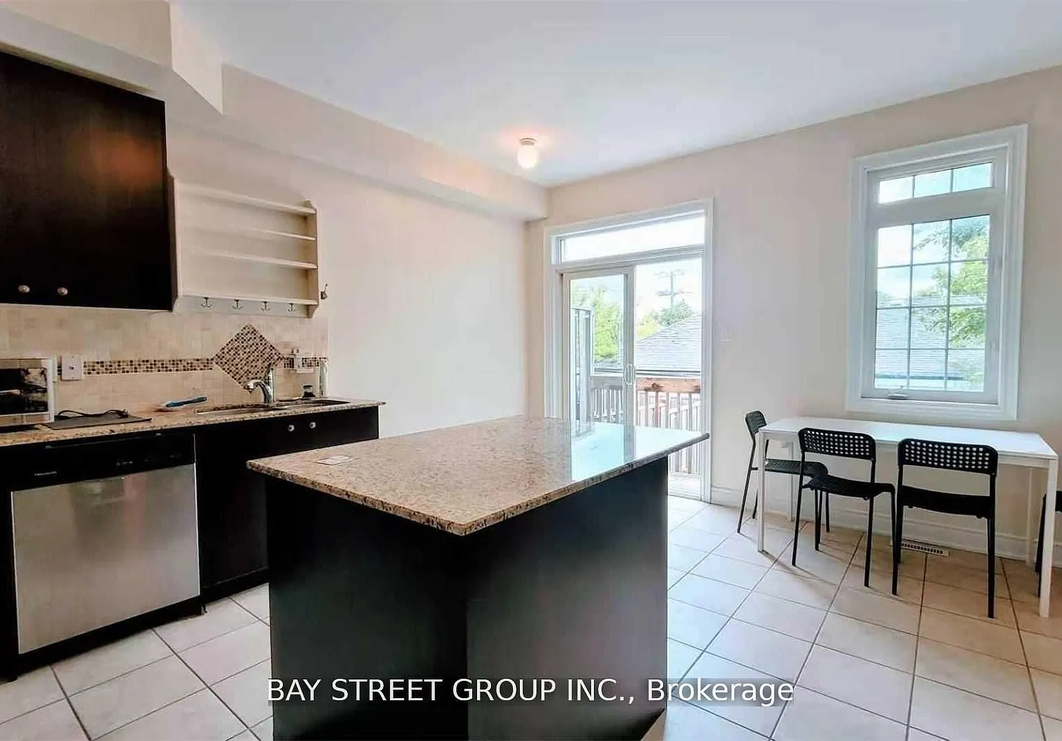 3 bed, $3,899 — Photo 4