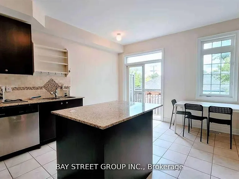 9 Strawflower Mews — Photo 4
