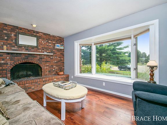 2nd image of 3303 Keswick Dr NE