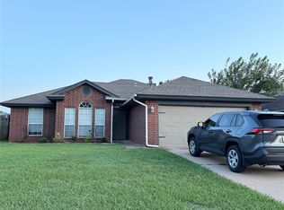 1102 Dustin Dr, Edmond, OK 73003