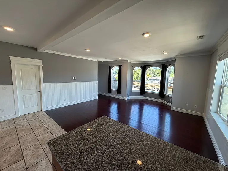 103 W Bishop Way — Photo 5