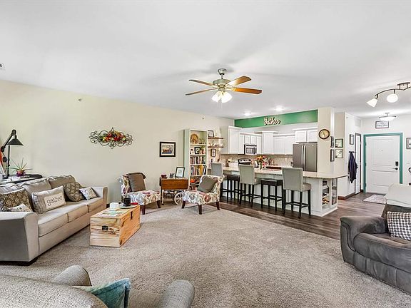 4th image of 1092 Walnut Ave Unit 218