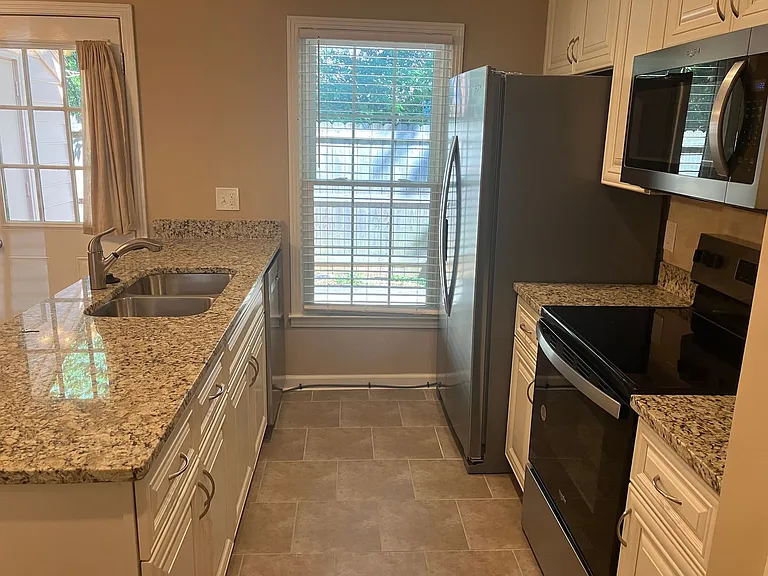 108 Lakebrink Dr — Photo 6