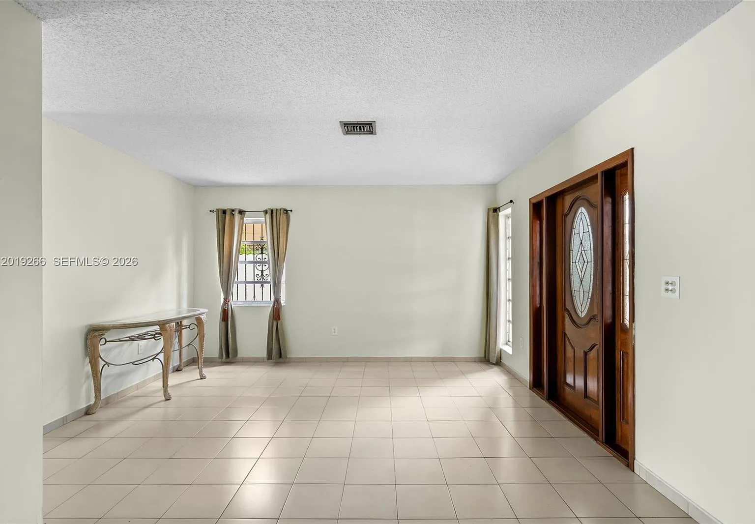 3 bed, 2.0 bath, 1242 sqft, $3,500 — Photo 4