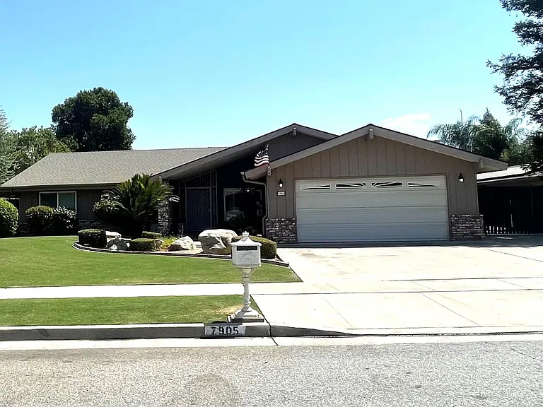 7905 Pembroke Ave — Photo 2