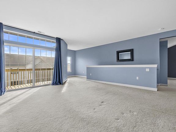 3rd image of 981 Hastings COURT #202