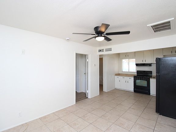 4th image of 2202 N 23rd Pl #B