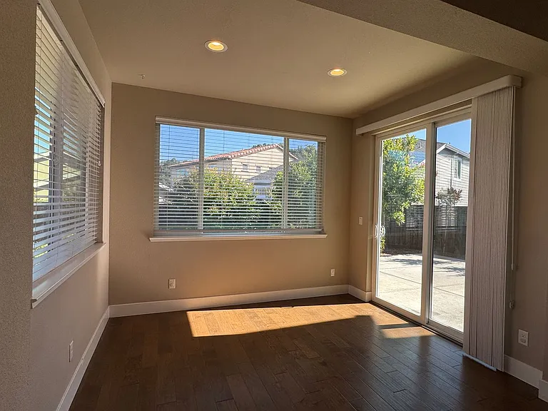 1845 Palisades Dr — Photo 11