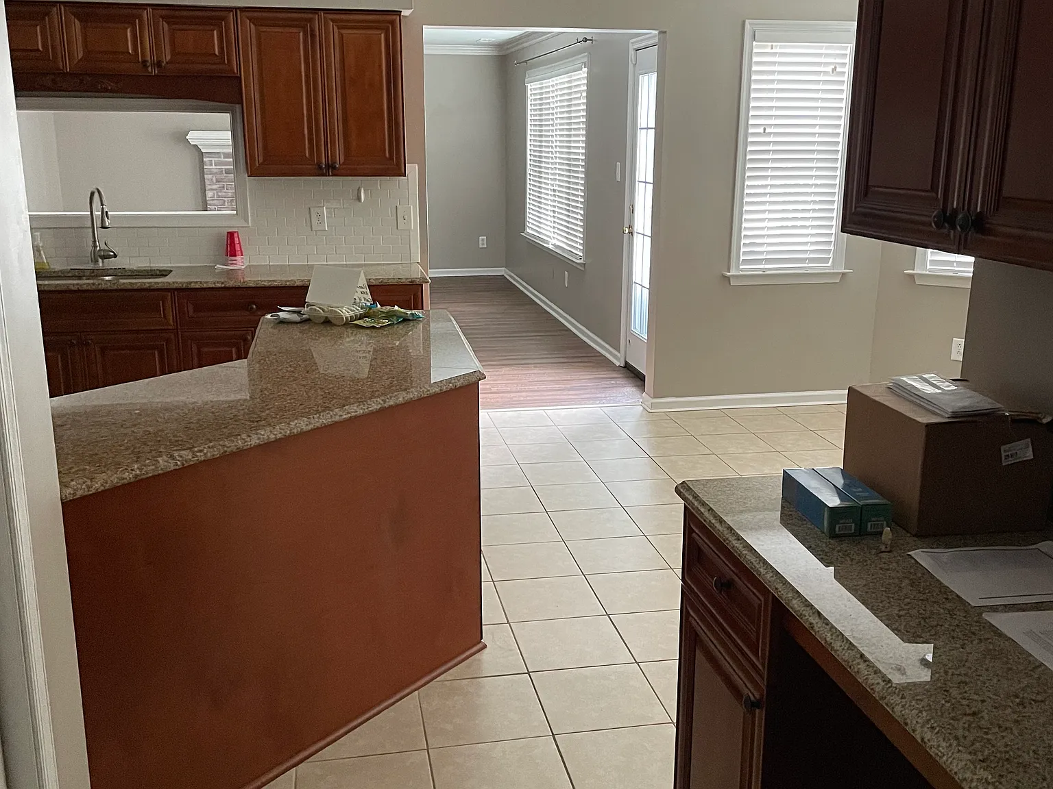 4 bed, 2.5 bath, 2825 sqft, $3,400 — Photo 3