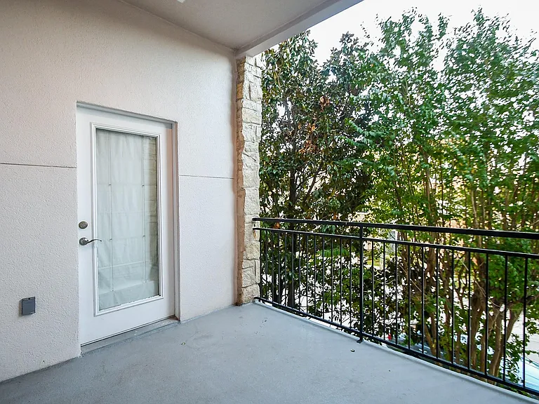 1900 Genesee St #104 — Photo 30