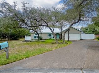 610 Bent Tree St, Rockport, TX 78382