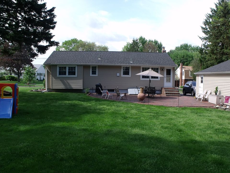 2nd image of 58 Bayberry Ln