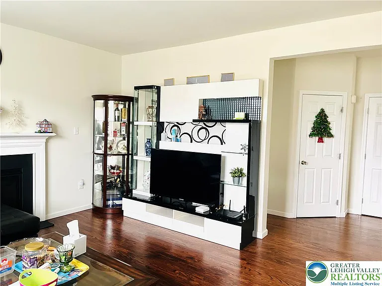 4424 Beech Dr — Photo 3