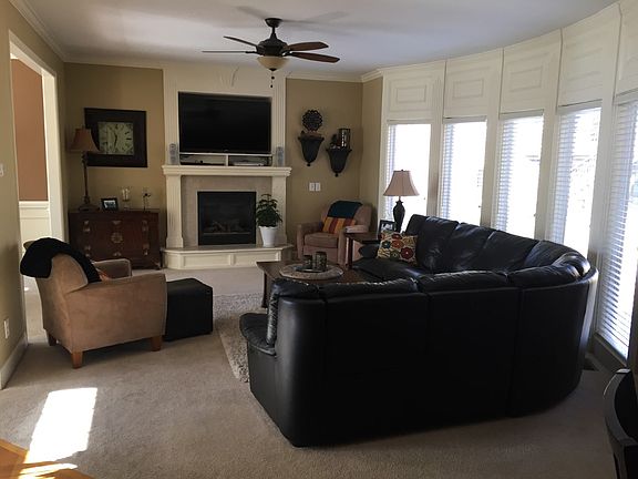 4th image of 1177 White Oak Ln
