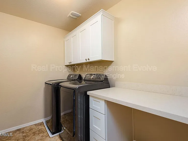 1544 E Hummingbird Way — Photo 18