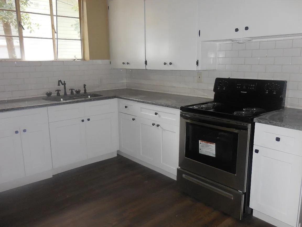 Kitchen - 1003 E 15th Ave #B