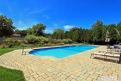3rd image of 5 Lyn Ln