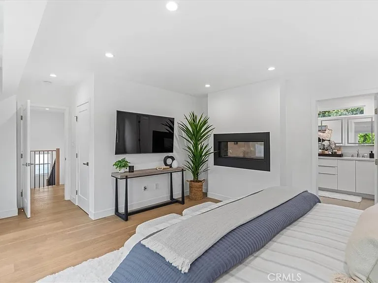 1320 Thayer Ave — Photo 19