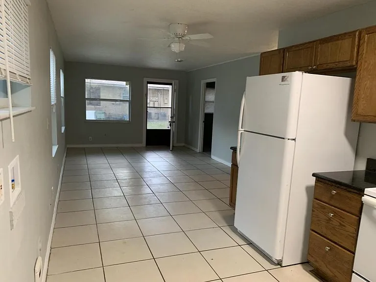 825 Lyndhurst St — Photo 11
