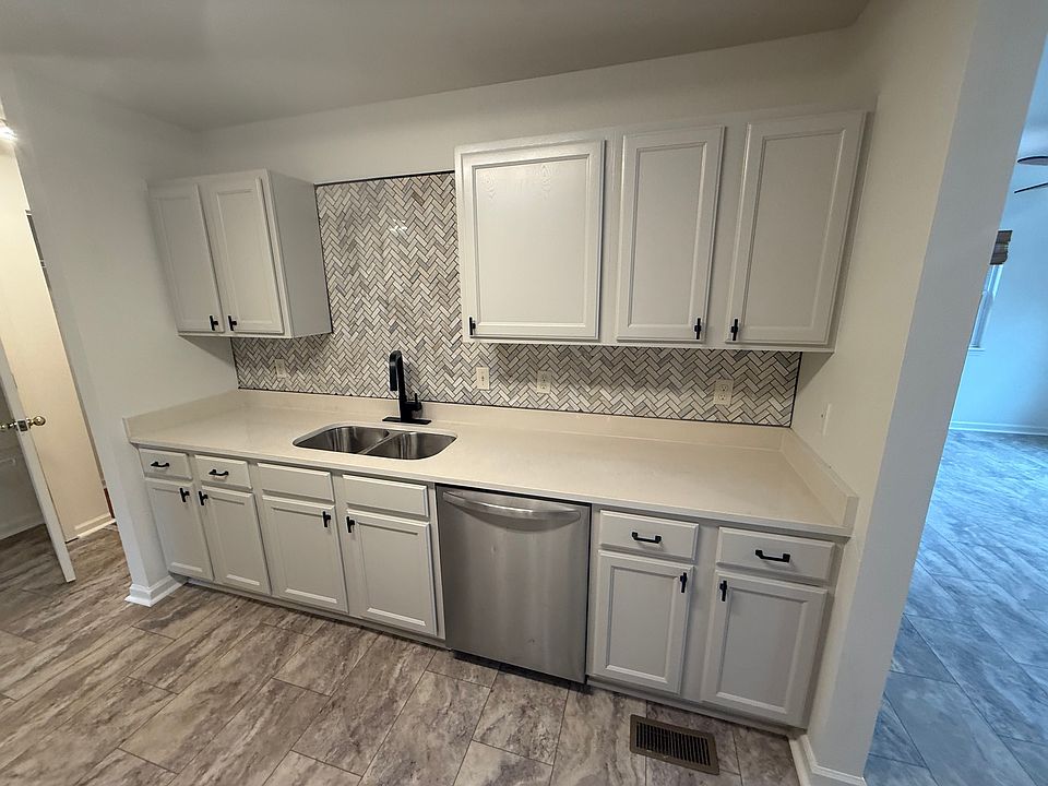 1st image of 104 Newton St