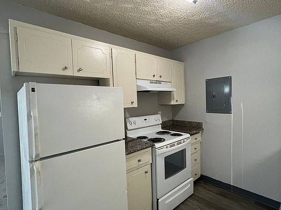 5th image of 3600-3602-3604 3606th SE #3608 & 3610-07