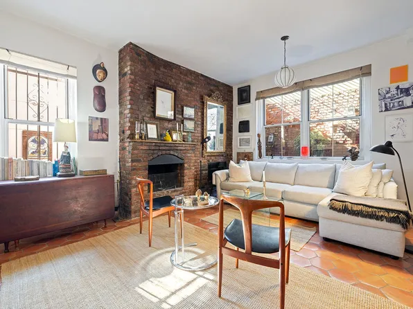 260 W 10th St APT 1E, New York, NY 10014