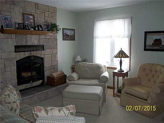 3rd image of 28306 Brookside Ln