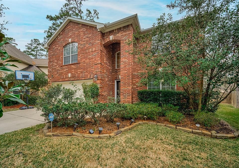 Welcome home to 14 Caelin Ct located on a cul-de-sac in The Woodlands master planned community with low tax rates, highly rated schools, parks, pools and wooded walking trails. No HOA Fees!