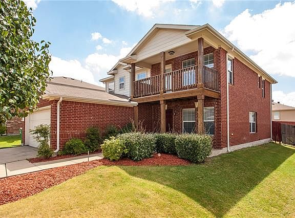 2nd image of 2421 Emerald Ln