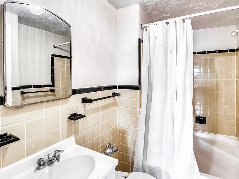 12929 Shaker Blvd — Photo 30