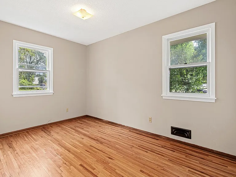 3225 Lanewood Ln N — Photo 19