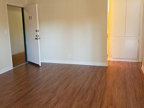 5th image of 6121 Woodman Ave APT 105