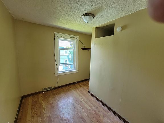 3rd image of 64 Wyandotte Ave #2