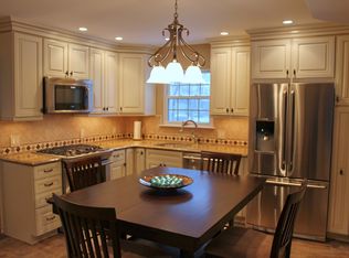 2380 Barnsleigh Dr, Bensalem, PA 19020