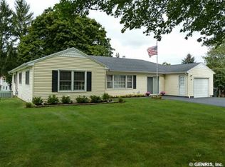 10 Overlook Dr, Hilton, NY 14468
